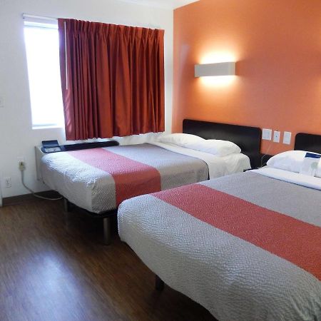 Motel 6-Clute, Tx Exterior photo