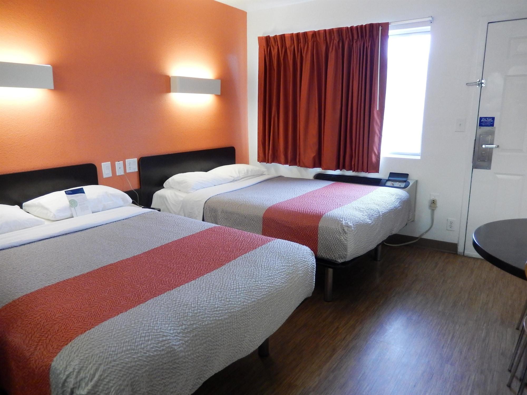 Motel 6-Clute, Tx Exterior photo