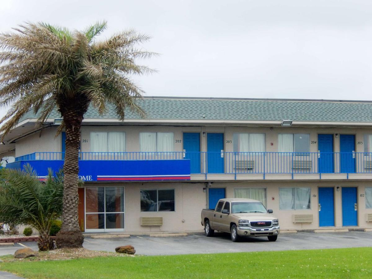 Motel 6-Clute, Tx Exterior photo
